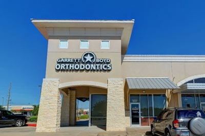Garrett & Boyd Orthodontics Rosenberg Office Exterior